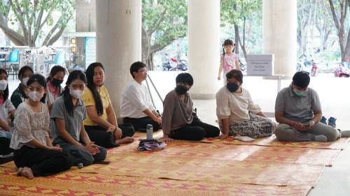 ฟังธรรม